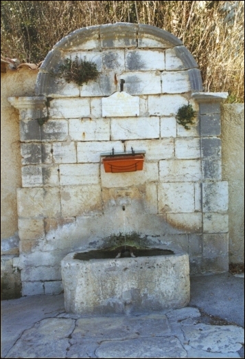 Fontaine de Montpezat en Provence.